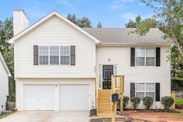 4258 Ward Bluff Dr Ellenwood, GA 30294